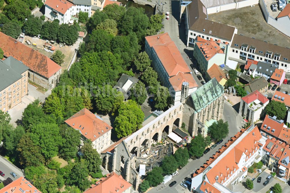 Luftaufnahme Erfurt - Ruine des Kirchengebäude der Barfüßerkirche in Erfurt im Bundesland Thüringen, Deutschland