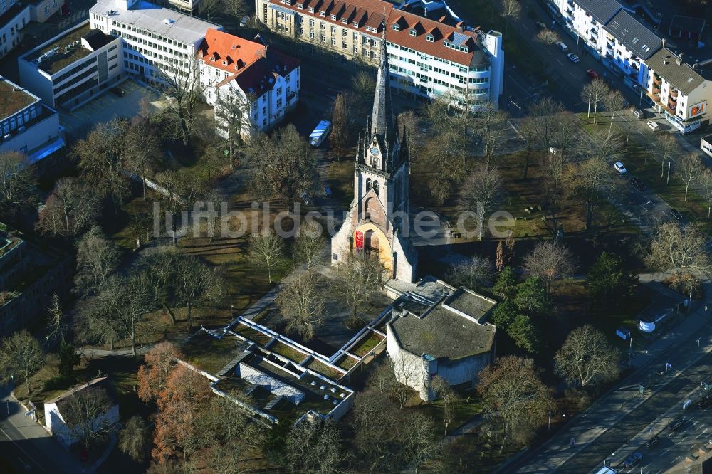 Luftbild Kassel - Ruine des Kirchengebäude der Ev. Lutherkirche am Lutherplatz in Kassel im Bundesland Hessen, Deutschland