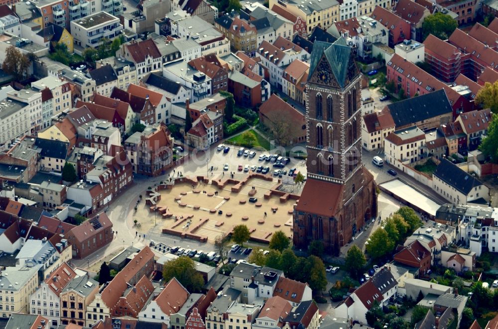 Luftbild Wismar - Ruine des Kirchengebäude der St. Marien in Wismar im Bundesland Mecklenburg-Vorpommern, Deutschland