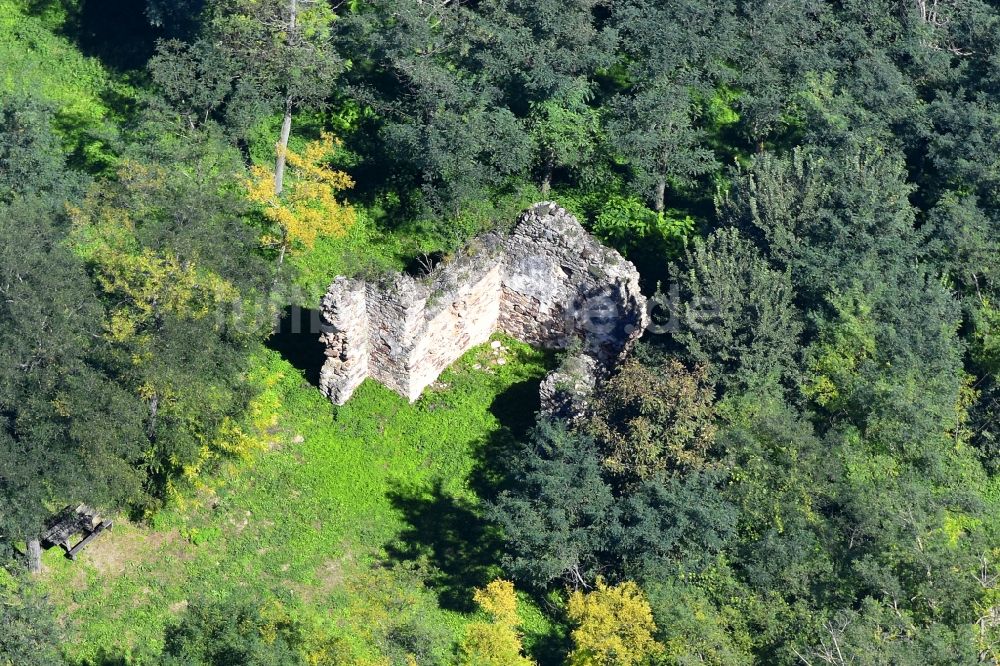 Luftaufnahme Kaptalantoti - Ruine des Kirchengebäude der Sabar Hill Kirche in Kaptalantoti in Wesprim, Ungarn