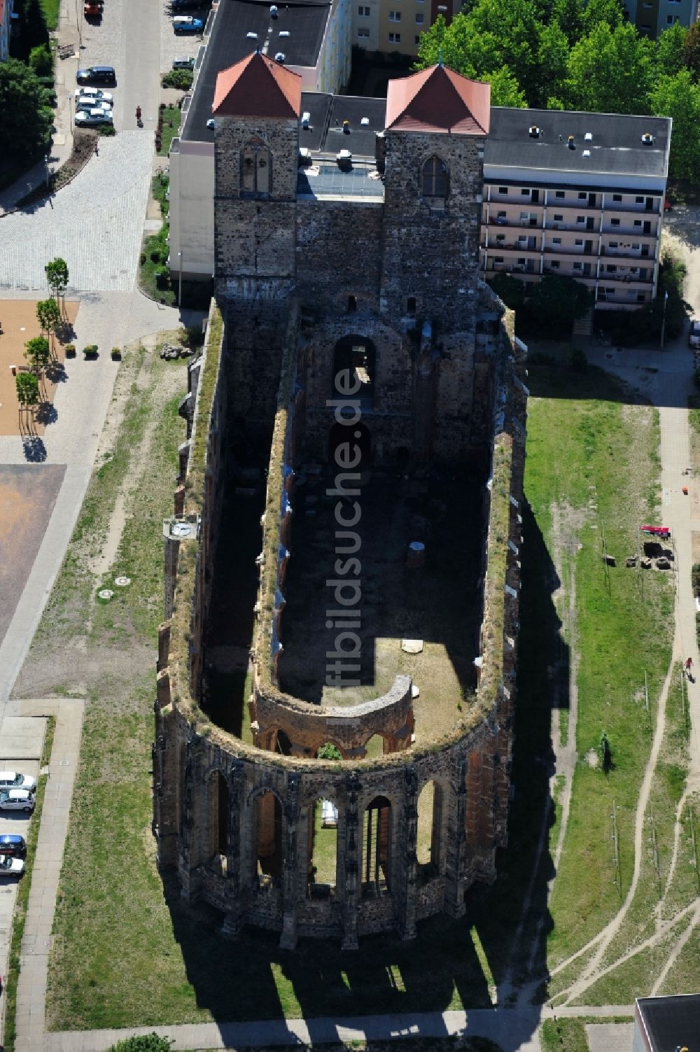 Luftbild Zerbst/Anhalt - Ruine des Kirchengebäude der Sankt Nikolai in Zerbst/Anhalt im Bundesland Sachsen-Anhalt, Deutschland