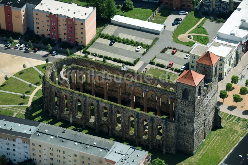 Luftaufnahme Zerbst/Anhalt - Ruine des Kirchengebäude der Sankt Nikolai in Zerbst/Anhalt im Bundesland Sachsen-Anhalt, Deutschland