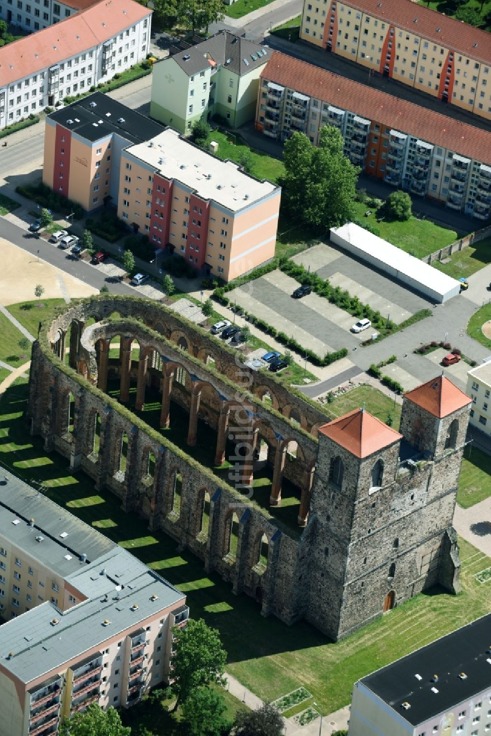 Zerbst/Anhalt von oben - Ruine des Kirchengebäude der Sankt Nikolai in Zerbst/Anhalt im Bundesland Sachsen-Anhalt, Deutschland
