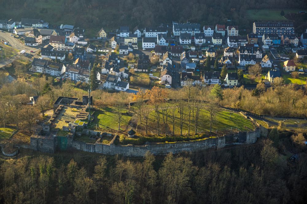 Luftbild Arnsberg - Ruine und Mauerreste der Burgruine in Arnsberg im Bundesland Nordrhein-Westfalen, Deutschland
