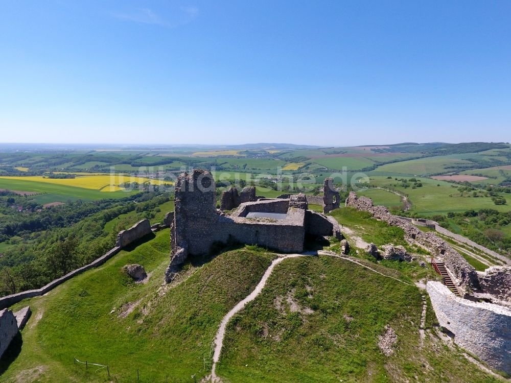 Luftbild Podbranc - Ruine und Mauerreste der Burgruine Branc castle im Ortsteil Podzamok in Podbranc in Trnavsky kraj, Slowakei