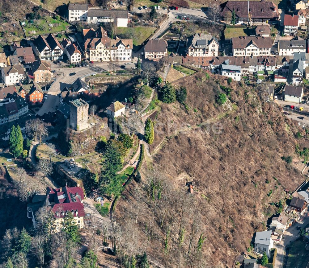 Luftaufnahme Hornberg - Ruine und Mauerreste der Burgruine mit Burghotel in Hornberg im Bundesland Baden-Württemberg, Deutschland