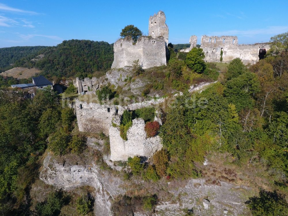 Luftbild Cabradsky Vrbovok - Ruine und Mauerreste der Burgruine in Cabradsky Vrbovok in Banskobystricky kraj, Slowakei