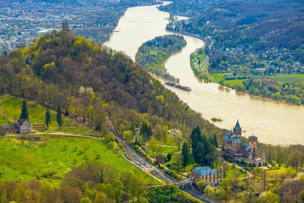 Luftbild Königswinter - Ruine und Mauerreste der Burgruine Drachenfels mit Blick auf den Rhein in Königswinter im Bundesland Nordrhein-Westfalen, Deutschland