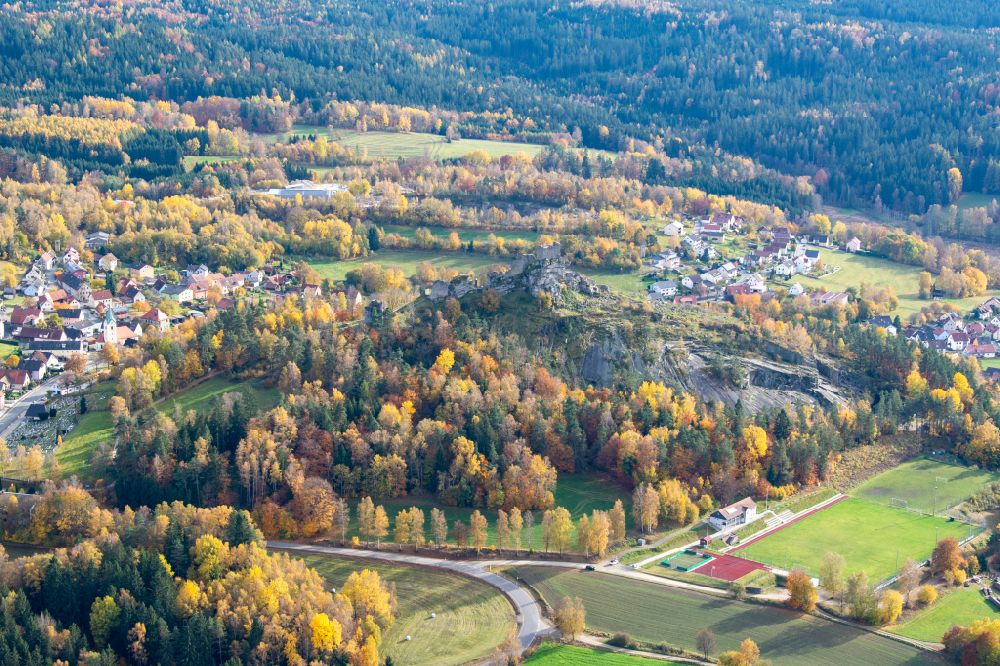 Luftaufnahme Flossenbürg - Ruine und Mauerreste der Burgruine Flossenbürg in Flossenbürg im Bundesland Bayern, Deutschland