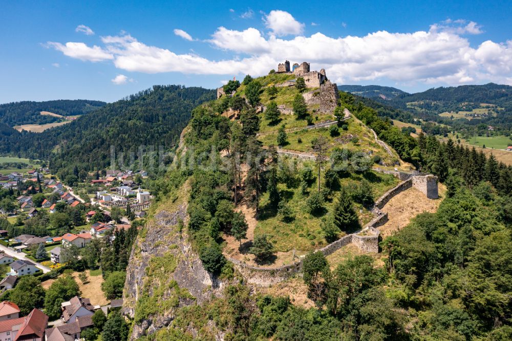 Luftbild Griffen - Ruine und Mauerreste der Burgruine Griffen in Kärnten, Österreich