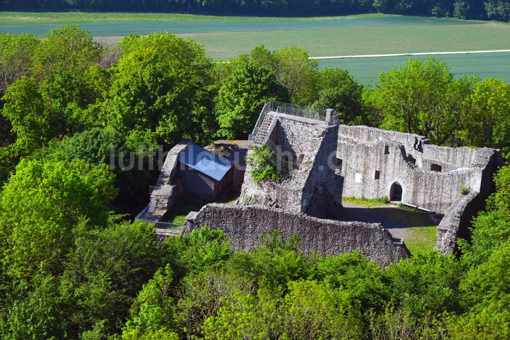 Haunetal aus der Vogelperspektive: Ruine und Mauerreste der Burgruine Hauneck in Haunetal im Bundesland Hessen, Deutschland