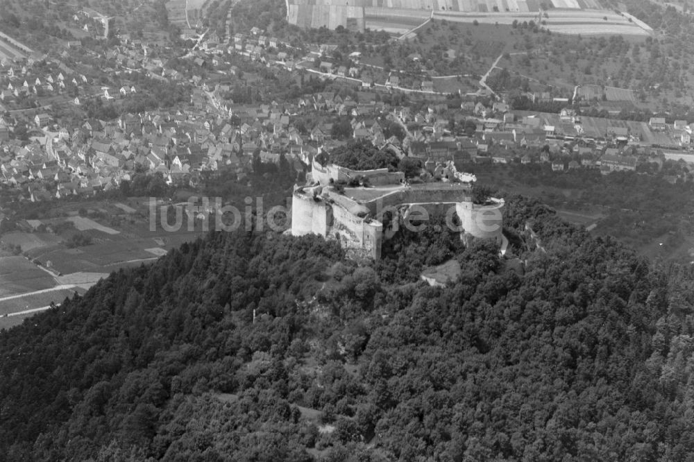 Luftbild Neuffen - Ruine und Mauerreste der Burgruine Hohenneuffen in Neuffen im Bundesland Baden-Württemberg, Deutschland