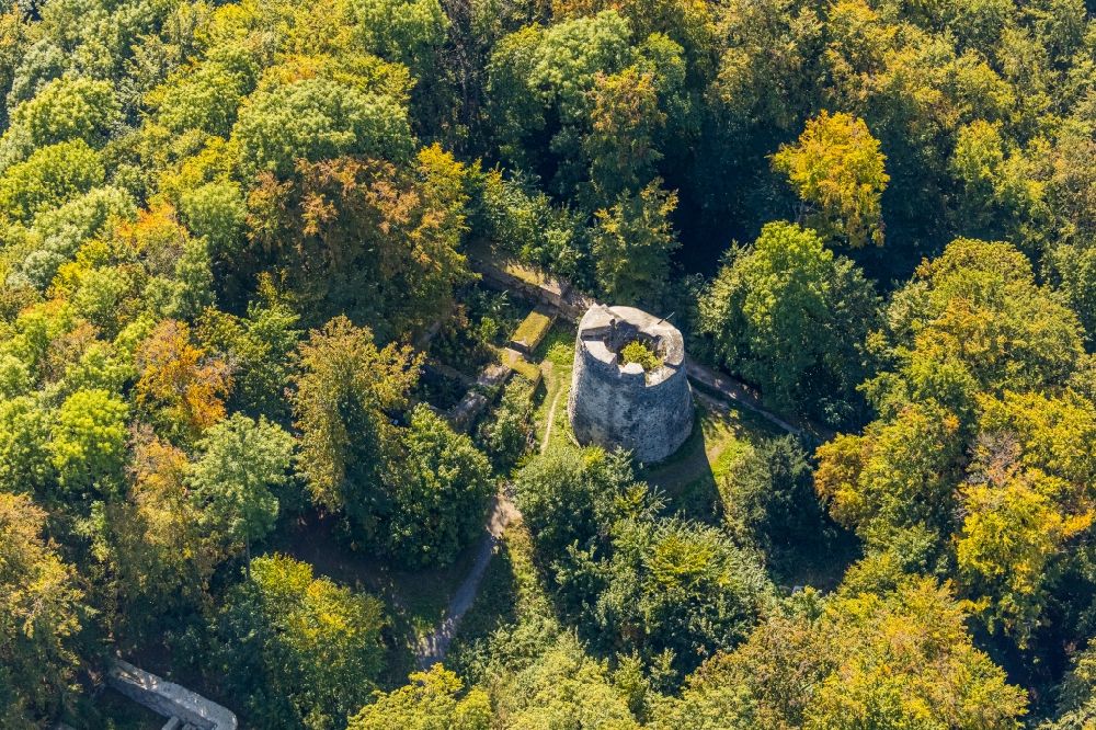 Luftaufnahme Bad Driburg - Ruine und Mauerreste der Burgruine Iburg in Bad Driburg im Bundesland Nordrhein-Westfalen, Deutschland