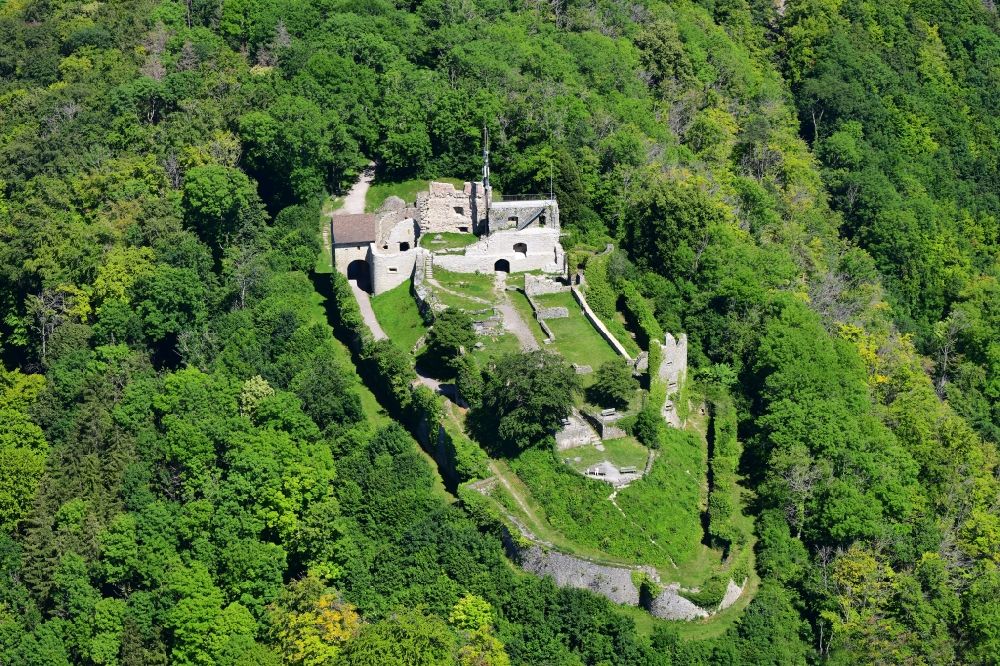 Luftaufnahme Küssaberg - Ruine und Mauerreste der Burgruine Küssaburg in Küssaberg im Bundesland Baden-Württemberg, Deutschland
