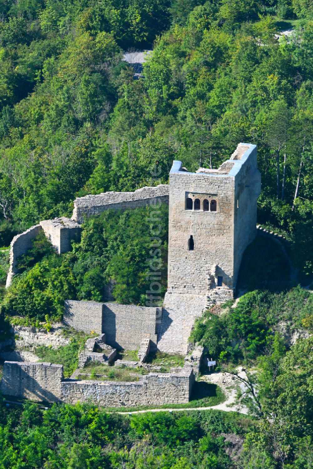 Luftbild Jena - Ruine und Mauerreste der Burgruine Lobdeburg in Jena im Bundesland Thüringen, Deutschland