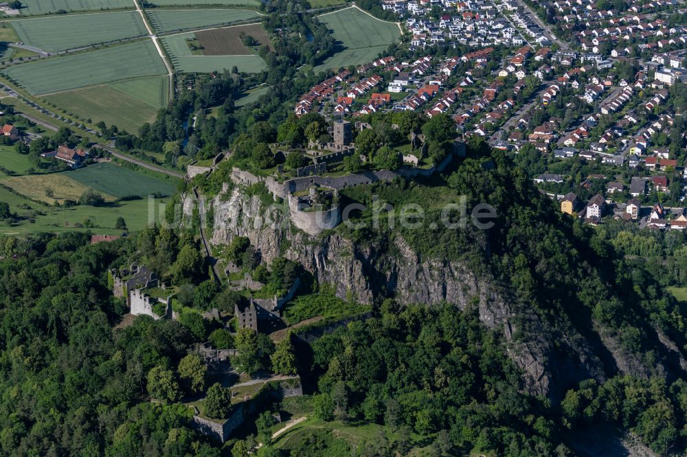 Singen (Hohentwiel) von oben - Ruine und Mauerreste der Burgruine im Ortsteil Hohentwiel in Singen (Hohentwiel) im Bundesland Baden-Württemberg, Deutschland