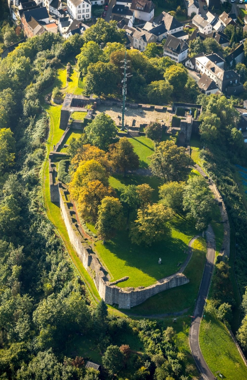 Luftbild Arnsberg - Ruine und Mauerreste der Burgruine des Schloss in Arnsberg im Bundesland Nordrhein-Westfalen, Deutschland