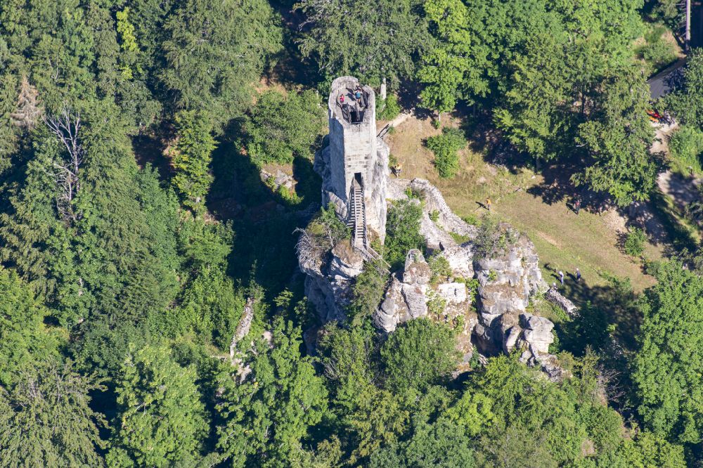 Luftbild Waldershof - Ruine und Mauerreste der Burgruine Weißenstein in Waldershof im Bundesland Bayern, Deutschland