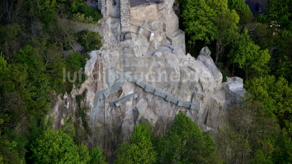 Königswinter aus der Vogelperspektive: Ruine und Mauerreste der ehemaligen Burganlage in Königswinter im Bundesland Nordrhein-Westfalen, Deutschland