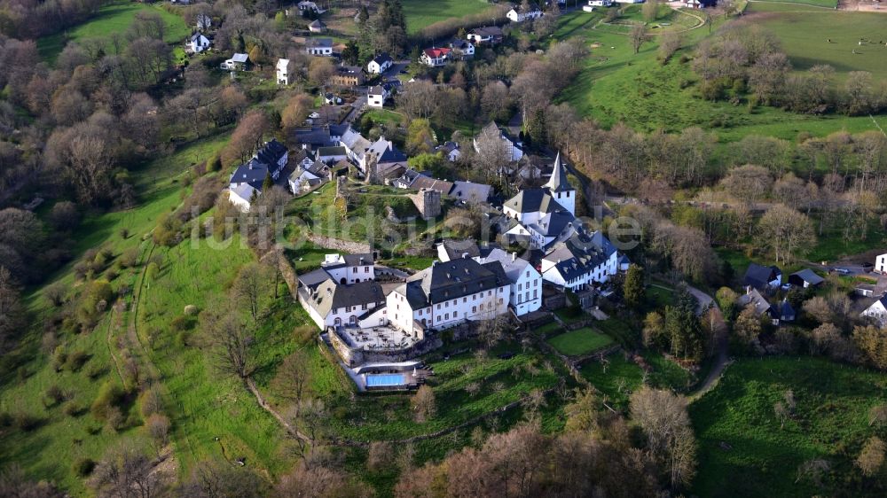 Luftbild Kronenburg - Ruine und Mauerreste der ehemaligen Burganlage in Kronenburg im Bundesland Nordrhein-Westfalen, Deutschland
