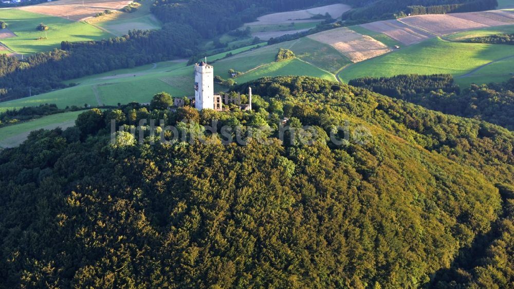 Niederdürenbach aus der Vogelperspektive: Ruine und Mauerreste der ehemaligen Burganlage Olbrück in Niederdürenbach im Bundesland Rheinland-Pfalz, Deutschland