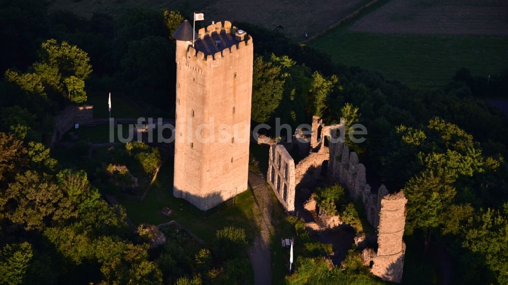 Luftaufnahme Niederdürenbach - Ruine und Mauerreste der ehemaligen Burganlage Olbrück in Niederdürenbach im Bundesland Rheinland-Pfalz, Deutschland