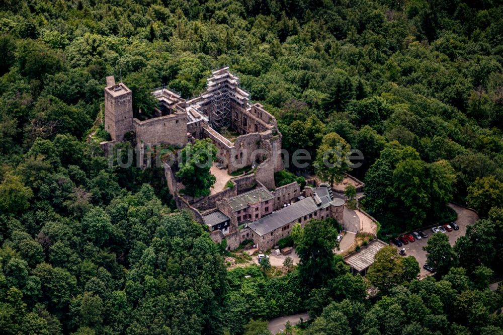 Luftbild Baden-Baden - Ruine und Mauerreste der ehemaligen Burganlage der Veste Altes Schloss in Baden-Baden im Bundesland Baden-Württemberg, Deutschland