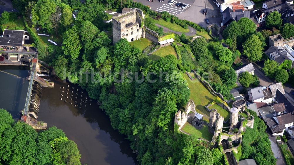 Luftaufnahme Altwied - Ruine und Mauerreste der ehemaligen Burganlage der Veste in Altwied im Bundesland Rheinland-Pfalz, Deutschland
