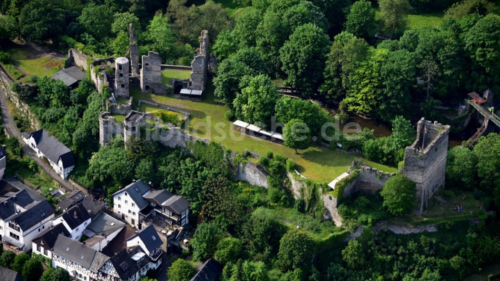 Luftaufnahme Altwied - Ruine und Mauerreste der ehemaligen Burganlage der Veste in Altwied im Bundesland Rheinland-Pfalz, Deutschland