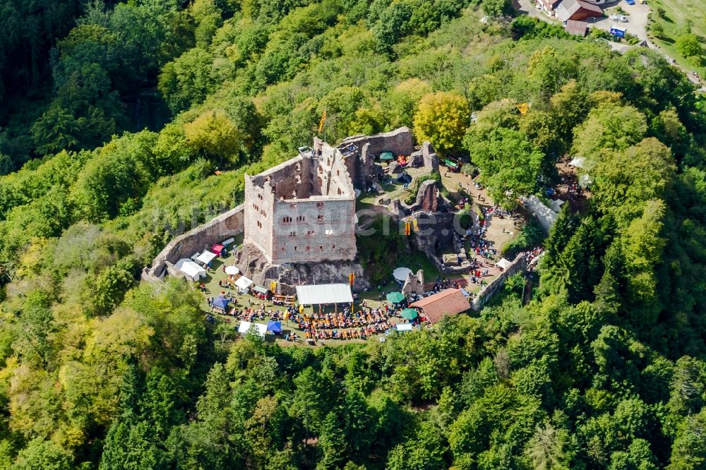 Luftbild Seelbach - Ruine und Mauerreste der ehemaligen Burganlage der Veste Burg Hohengeroldseck auf dem Schloßberg im Ortsteil Schönberg in Seelbach im Bundesland Baden-Württemberg