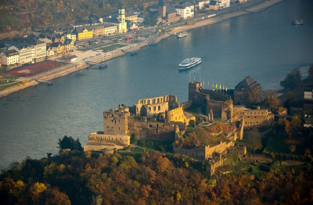 Luftaufnahme Sankt Goar - Ruine und Mauerreste der ehemaligen Burganlage der Veste Burg Rheinfels in Sankt Goar im Bundesland Rheinland-Pfalz