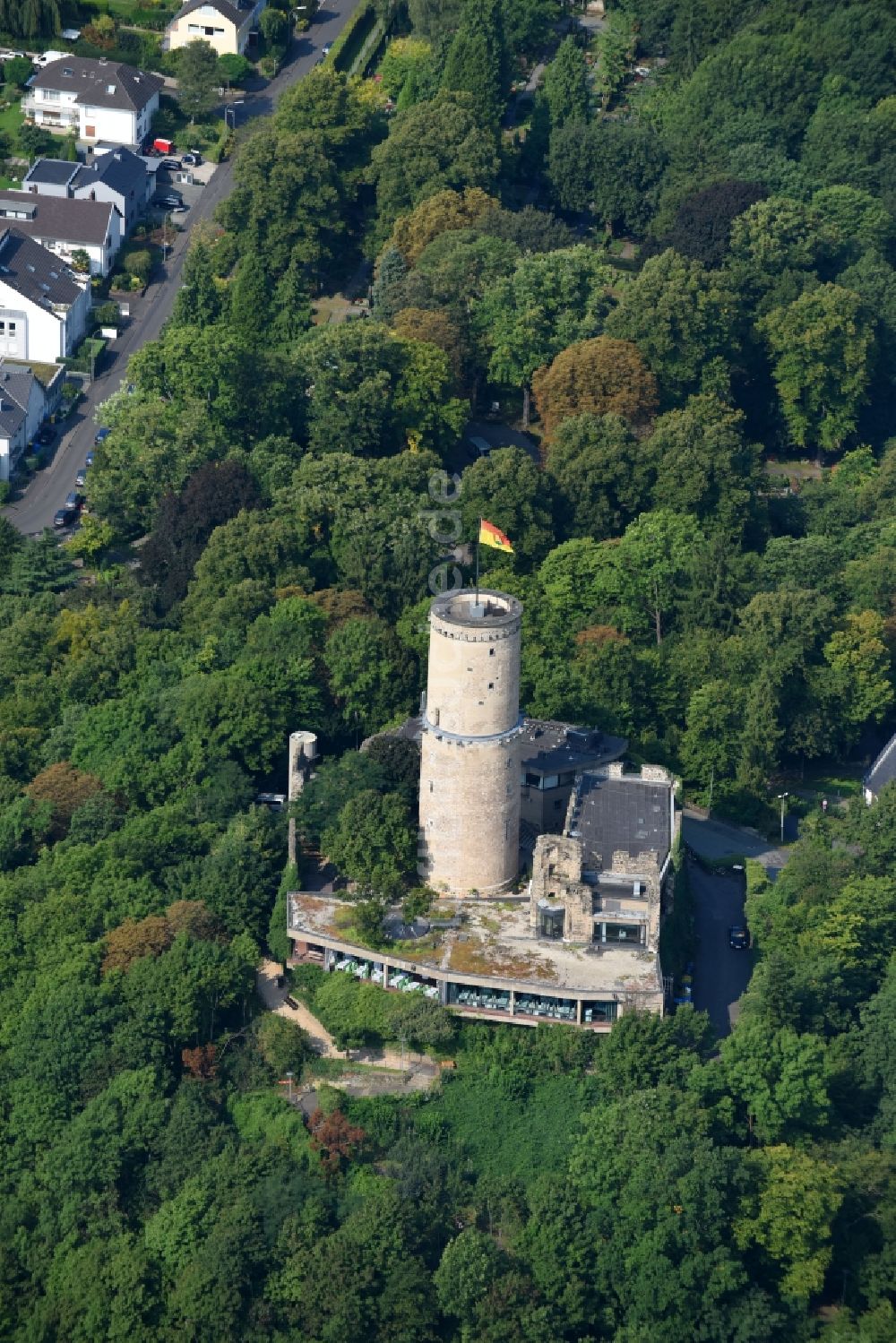 Luftbild Bonn - Ruine und Mauerreste der ehemaligen Burganlage der Veste Godesburg Auf dem Godesberg im Ortsteil Bad Godesberg in Bonn im Bundesland Nordrhein-Westfalen, Deutschland