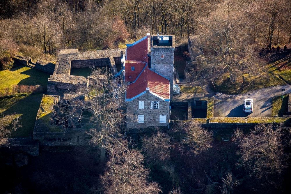 Luftbild Hattingen - Ruine und Mauerreste der ehemaligen Burganlage der Veste Isenberg in Hattingen im Bundesland Nordrhein-Westfalen, Deutschland