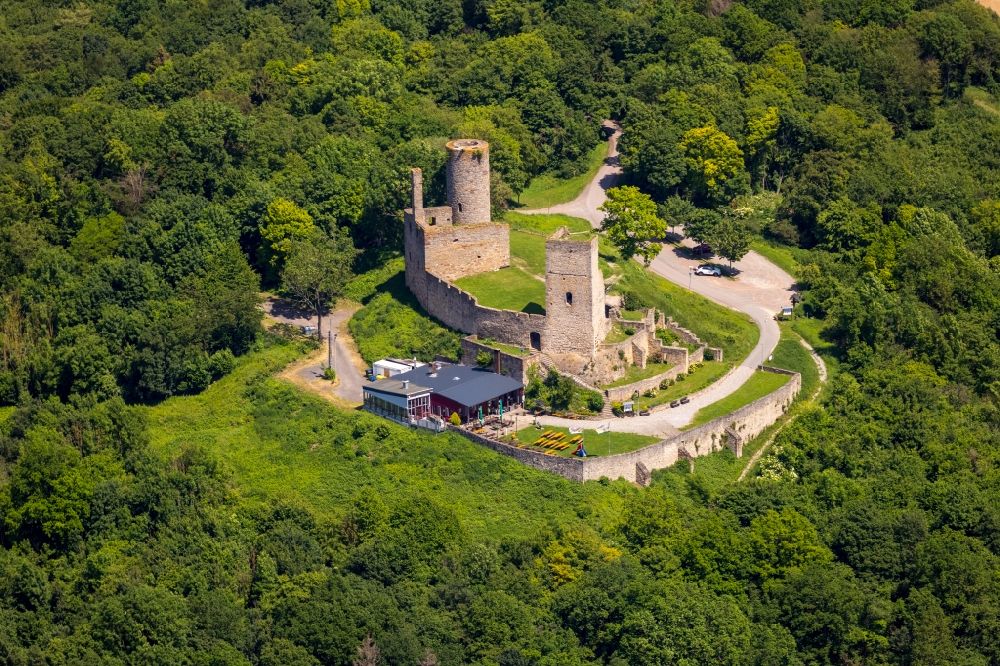 Luftbild Volkmarsen - Ruine und Mauerreste der ehemaligen Burganlage der Veste Kugelsburg in Volkmarsen im Bundesland Hessen, Deutschland