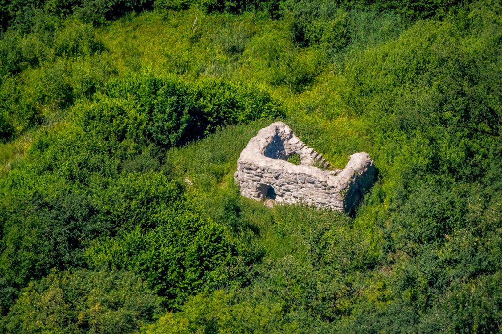 Luftbild Ennigerloh - Ruine und Mauerreste der ehemaligen Burganlage der Veste Nienburg in Ennigerloh im Bundesland Nordrhein-Westfalen, Deutschland