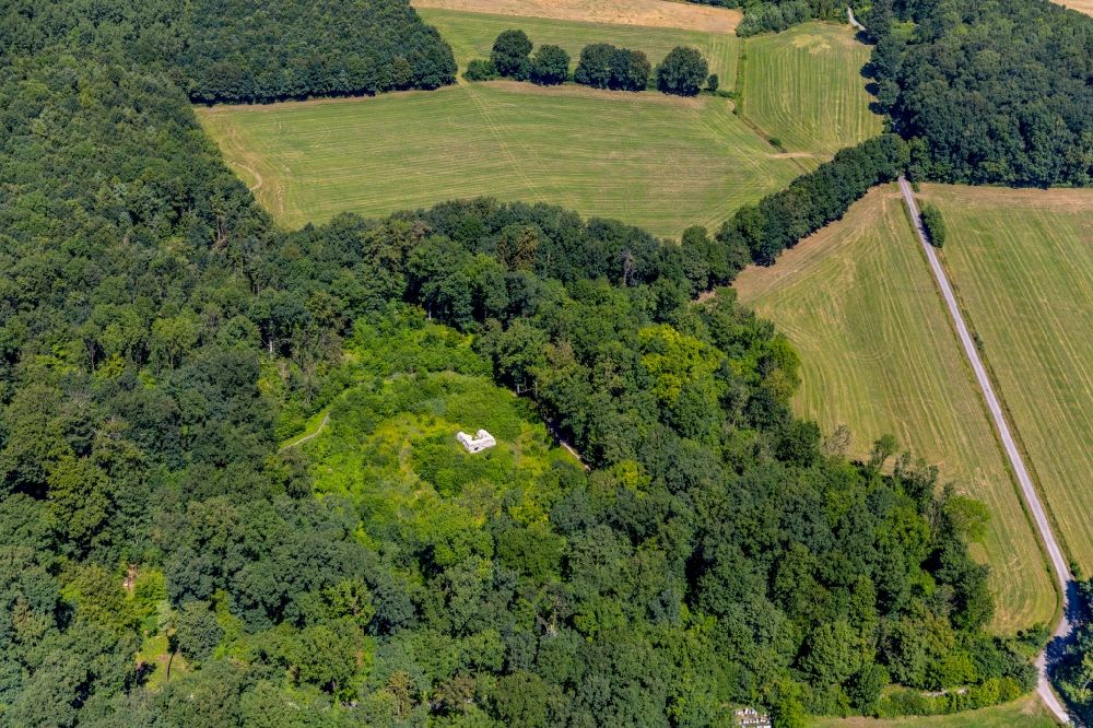Luftbild Ennigerloh - Ruine und Mauerreste der ehemaligen Burganlage der Veste Nienburg in Ennigerloh im Bundesland Nordrhein-Westfalen, Deutschland