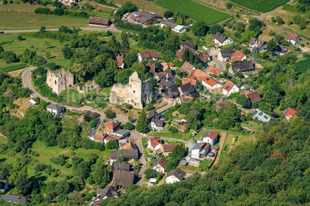 Landeck von oben - Ruine und Mauerreste der ehemaligen Burganlage der Veste Im Zentrum des Dorfes Landeck in Landeck im Bundesland Baden-Württemberg, Deutschland