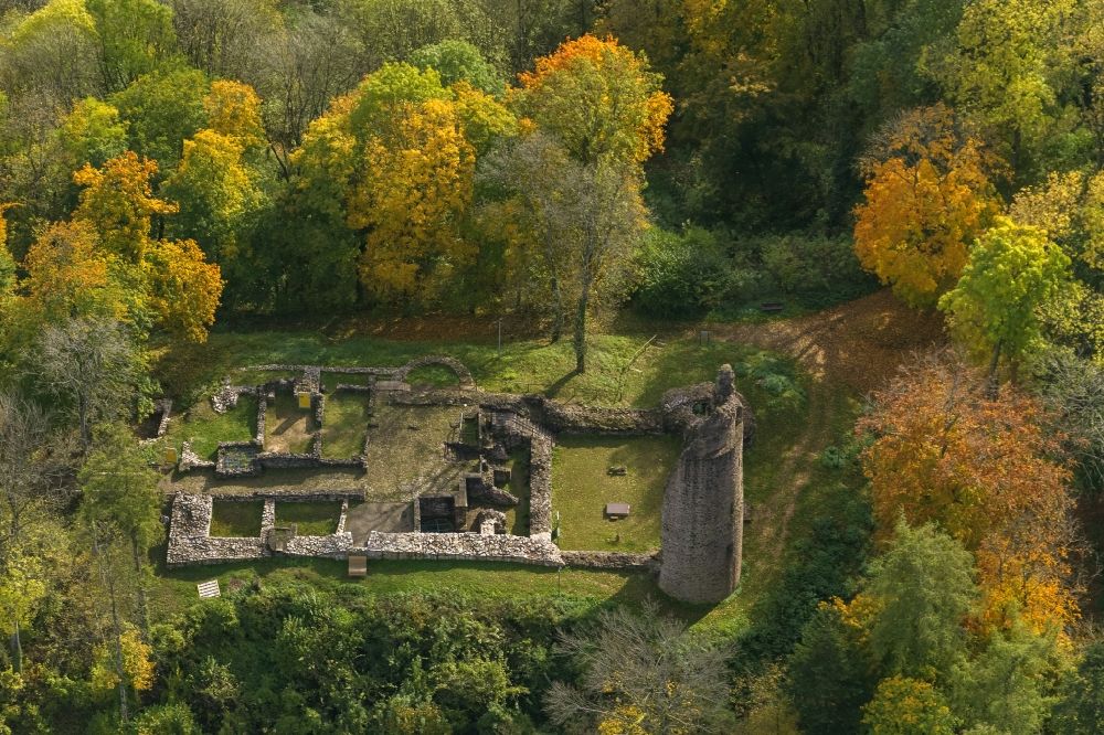 Wadern von oben - Ruine einer mittelalterlichen Burg in Dagstuhl in Wadern im Saarland