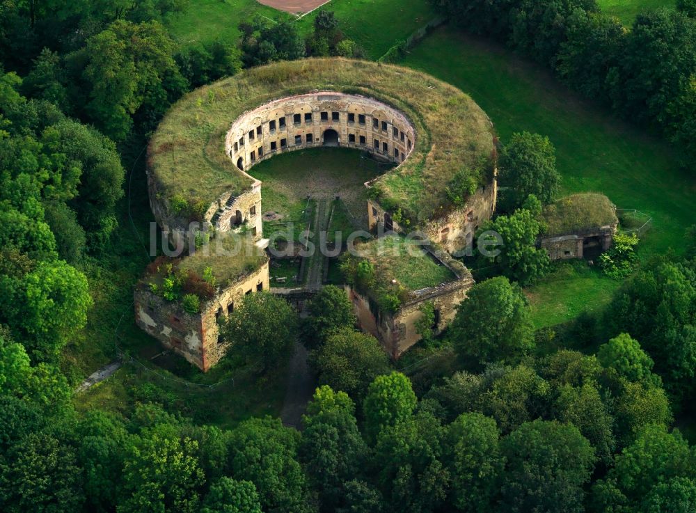 Koblenz von oben - Ruine vom Reduit des Forts Asterstein in Koblenz im Bundesland Rheinland-Pfalz
