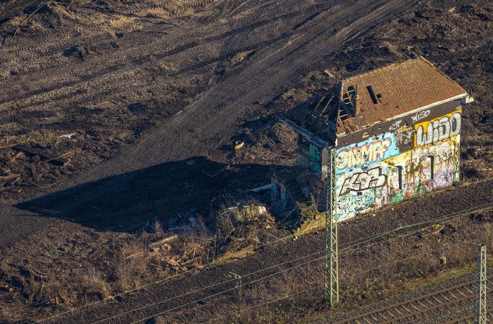 Dortmund von oben - Ruine Stellwerk - Bahnwärterhaus in Dortmund im Bundesland Nordrhein-Westfalen, Deutschland