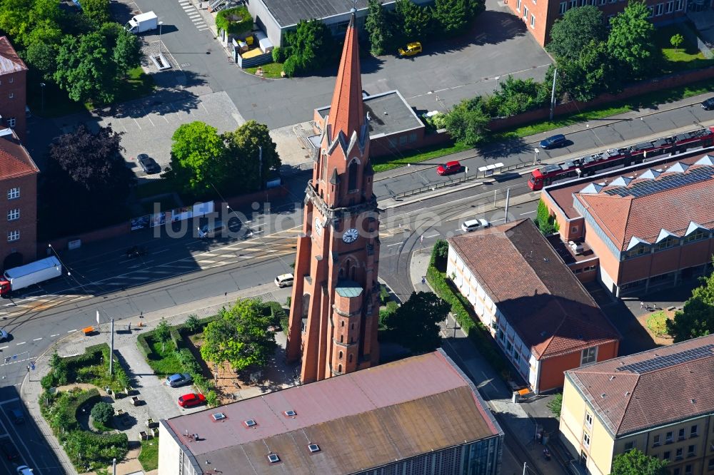 Luftaufnahme Nürnberg - Ruinenturm des Kirchengebäude der Chirstuskirche in Nürnberg im Bundesland Bayern, Deutschland