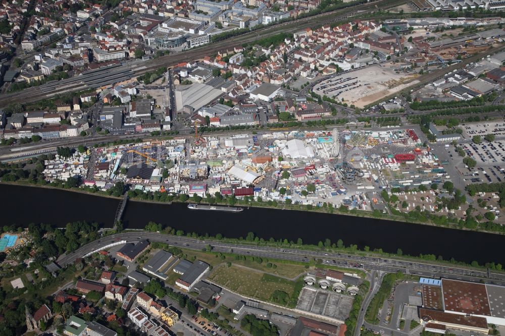 Luftaufnahme Stuttgart - Rummel und Kirmes - Volksfest auf den Cannstatter Wasen in Stuttgart im Bundesland Baden-Württemberg
