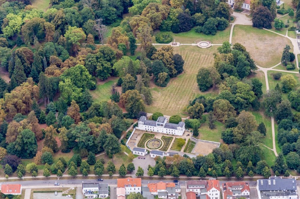 Putbus von oben - Runde Parkanlage Circus im Ortsteil Pastitz in Putbus im Bundesland Mecklenburg-Vorpommern