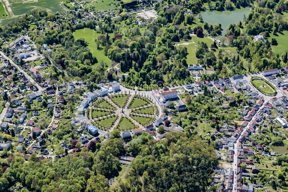 Putbus aus der Vogelperspektive: Runde Parkanlage Circus im Ortsteil Pastitz in Putbus im Bundesland Mecklenburg-Vorpommern