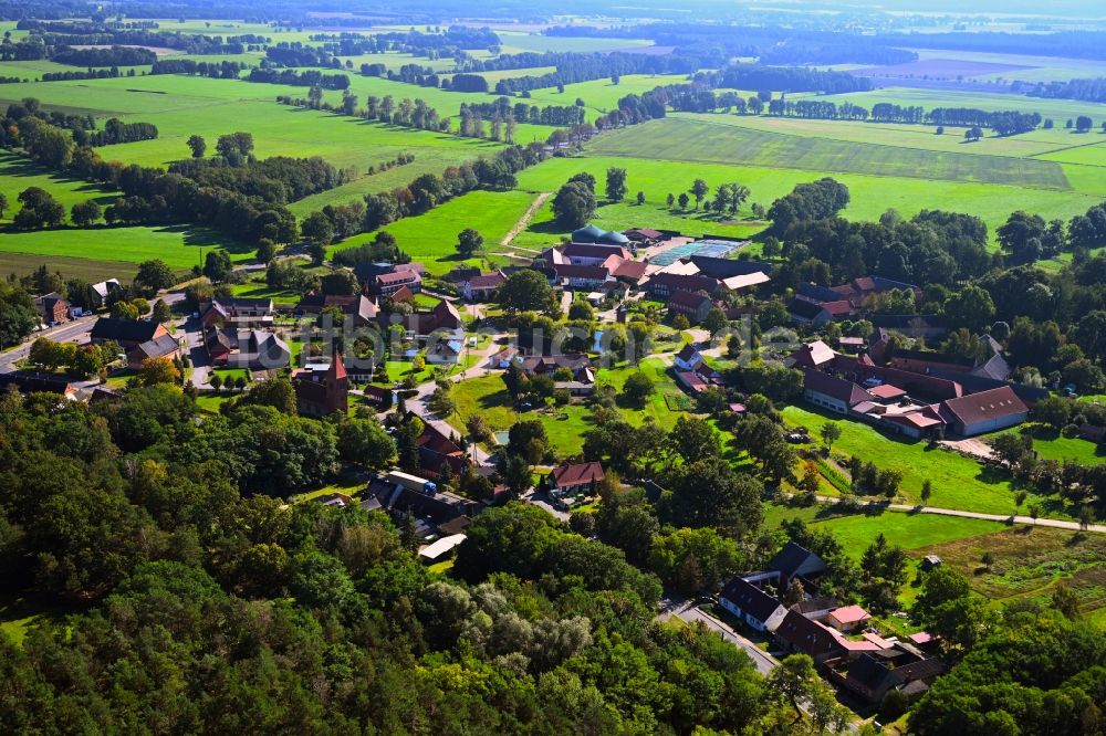 Cheinitz von oben - Rundlings- Dorf - Ansicht in Cheinitz im Bundesland Sachsen-Anhalt, Deutschland