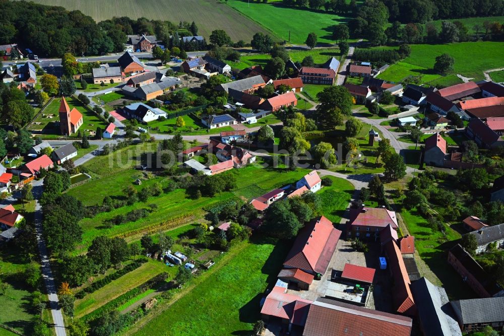 Cheinitz aus der Vogelperspektive: Rundlings- Dorf - Ansicht in Cheinitz im Bundesland Sachsen-Anhalt, Deutschland