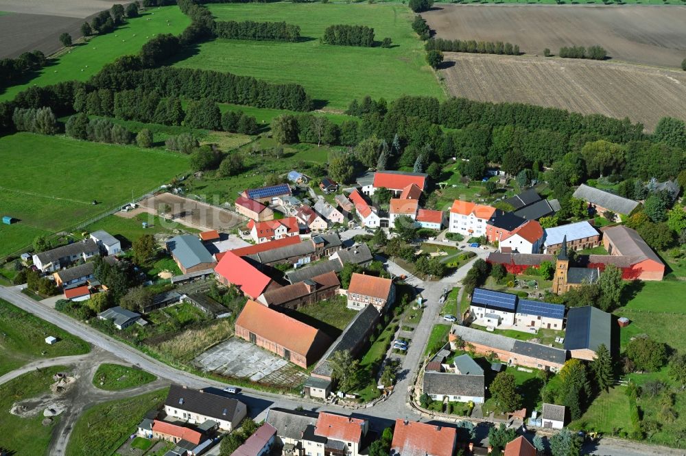 Luso aus der Vogelperspektive: Rundlings- Dorf - Ansicht in Luso im Bundesland Sachsen-Anhalt, Deutschland