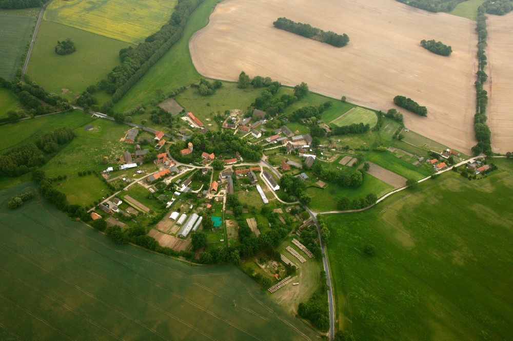 Rohlsdorf aus der Vogelperspektive: Rundlings- Dorf - Ansicht in Rohlsdorf im Bundesland Brandenburg, Deutschland