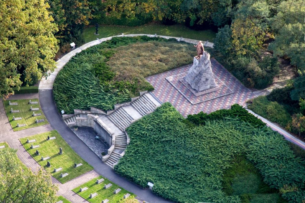 Luftbild Seelow - Russisches Kriegerdenkmal und Friedhof in Seelow im Bundesland Brandenburg, Deutschland