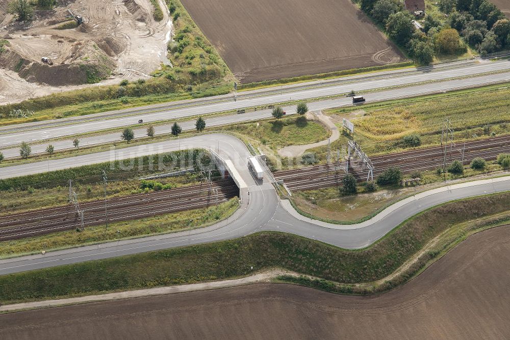 Waßmannsdorf aus der Vogelperspektive: S-Bahnbrücke in Waßmannsdorf